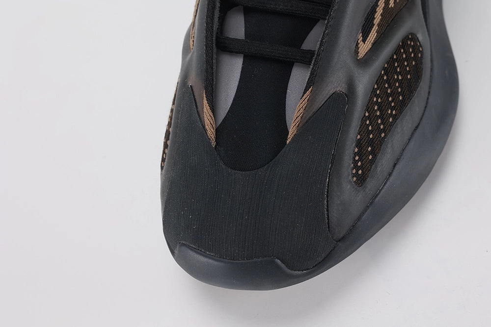 Yeezy 700 V3 Clay Brown - image 5
