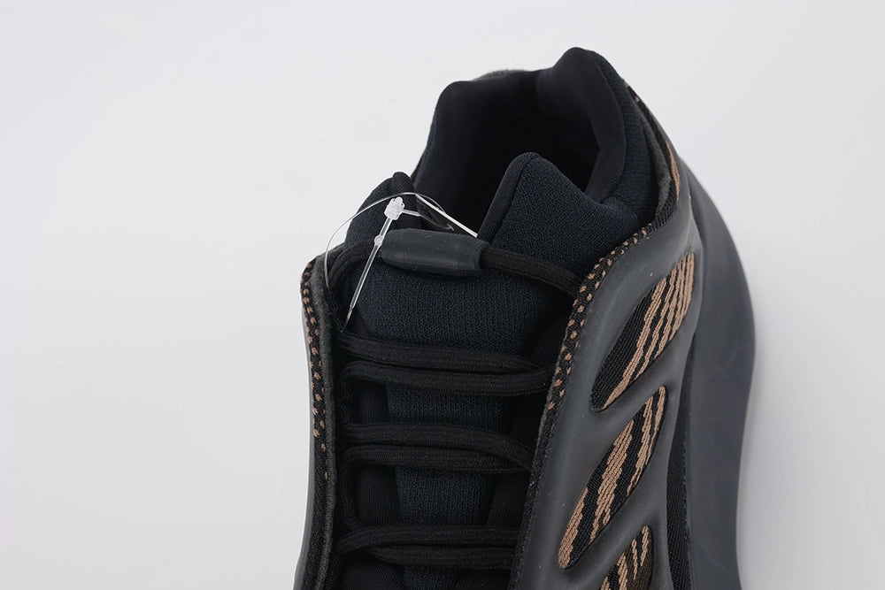 Yeezy 700 V3 Clay Brown - image 6