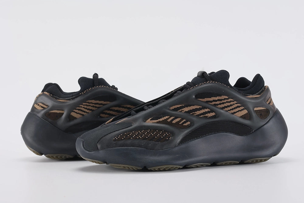Yeezy 700 V3 Clay Brown - image 8