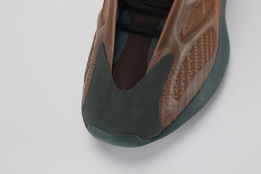 Yeezy 700 V3 Copper Fade - image 5