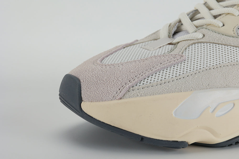Yeezy Boost 700 Analog - image 3