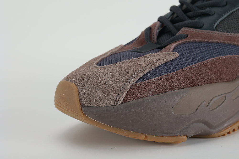 Yeezy Boost 700 Mauve - image 3