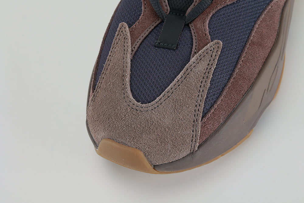 Yeezy Boost 700 Mauve - image 4