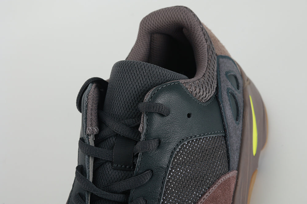 Yeezy Boost 700 Mauve - image 5