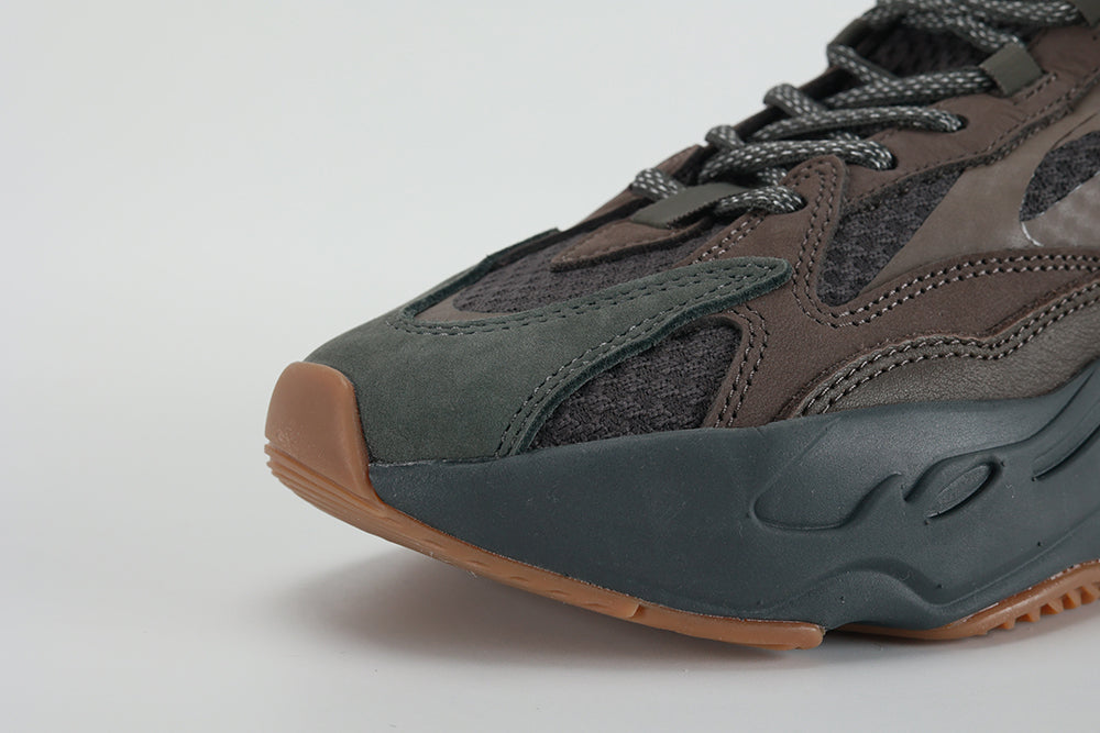 Yeezy Boost 700 V2 Geode - image 3