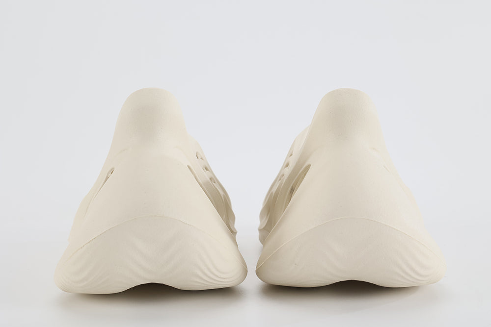 Yeezy Foam Runner ‘Ararat’ - image 8