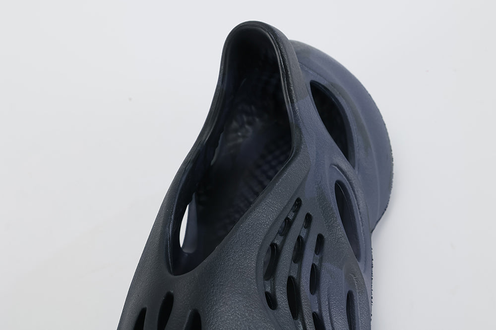 Yeezy Foam Runner ‘Mineral Blue’ - image 7