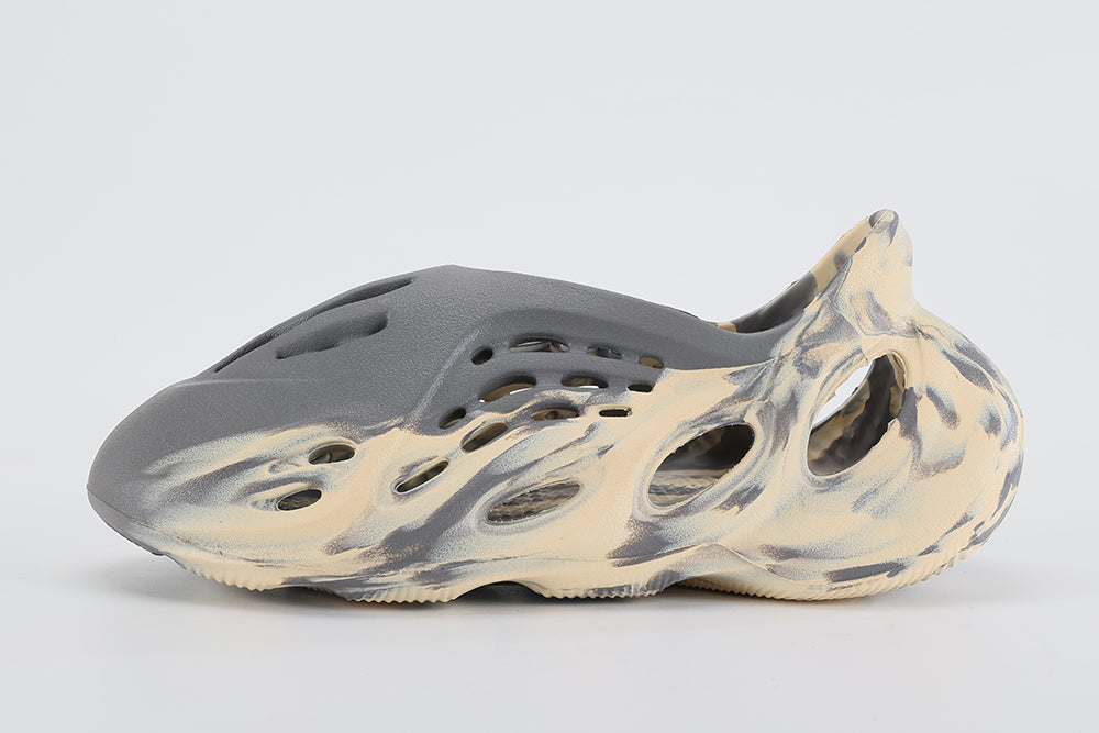 Yeezy Foam Runner ‘MXT Moon Grey’ - image 6