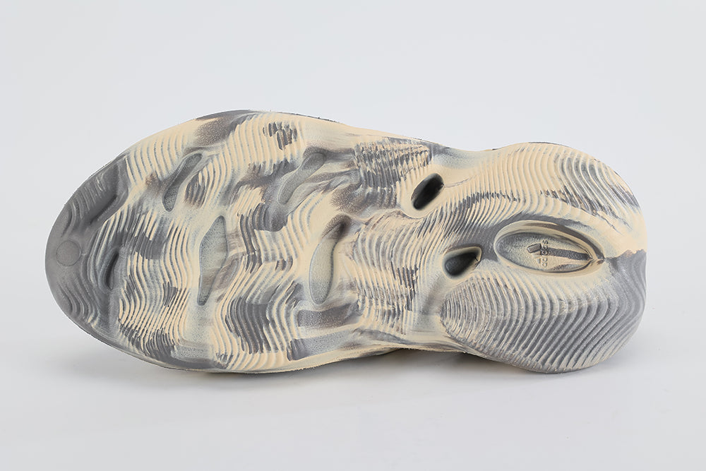 Yeezy Foam Runner ‘MXT Moon Grey’ - image 7
