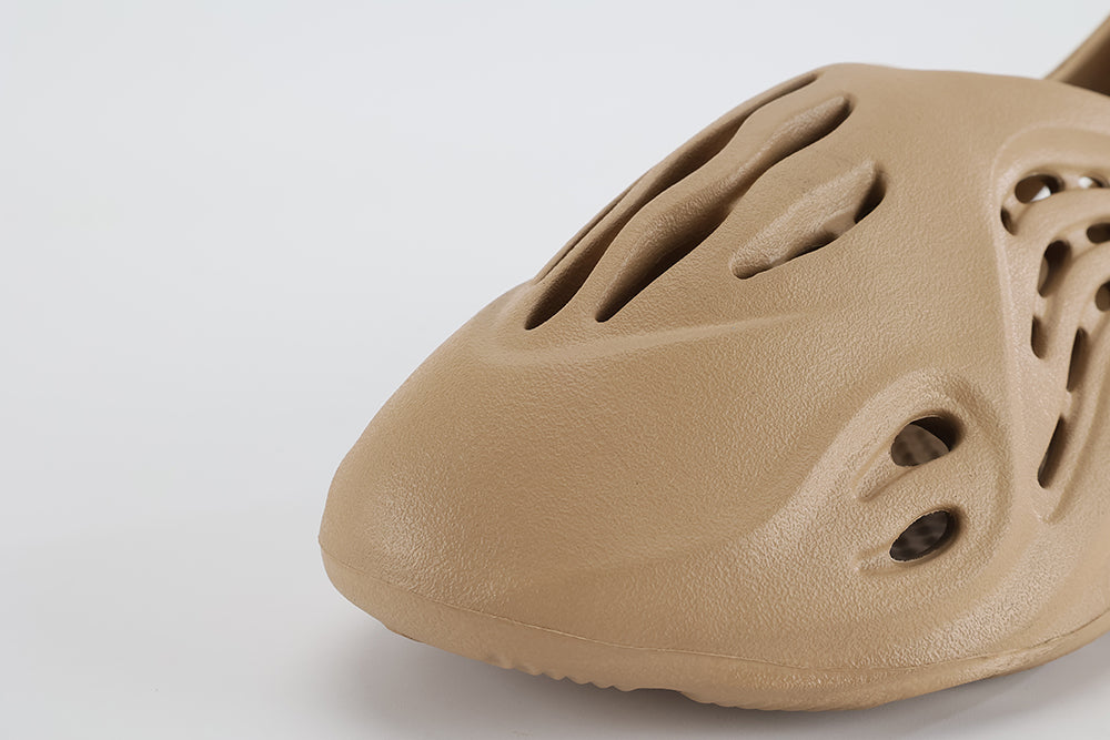Yeezy Foam Runner ‘Ochre’ - image 8