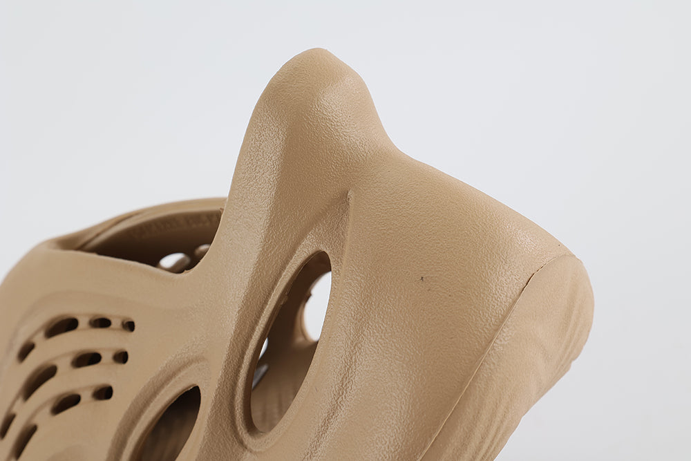 Yeezy Foam Runner ‘Ochre’ - image 9