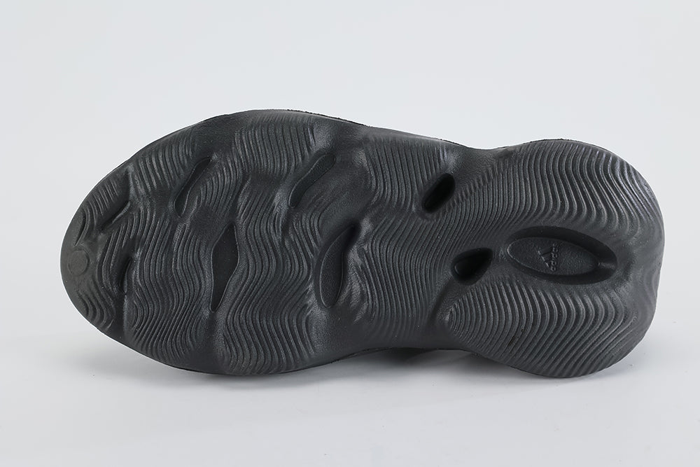 Yeezy Foam Runner ‘Onyx’ - image 7