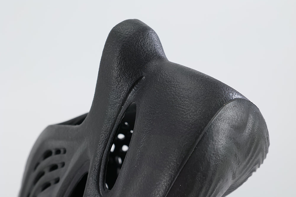 Yeezy Foam Runner ‘Onyx’ - image 9