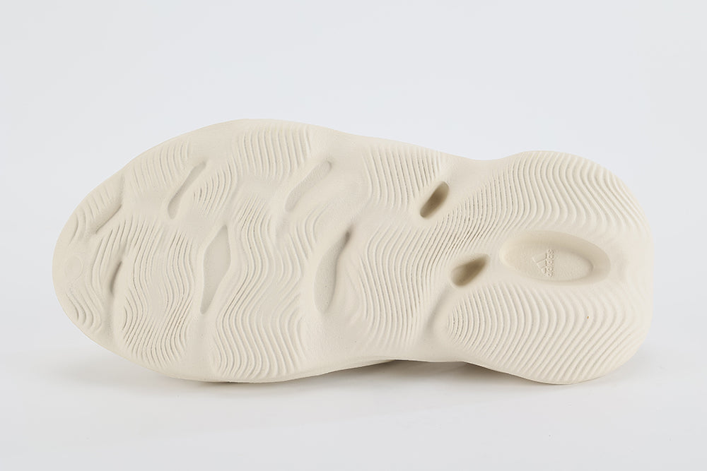 Yeezy Foam Runner ‘Sand’ - image 2