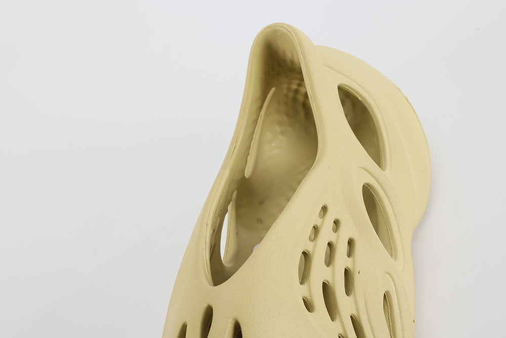 Yeezy Foam Runner ‘Sulfur’ - image 7