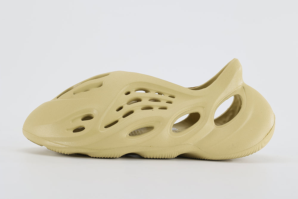 Yeezy Foam Runner ‘Sulfur’ - image 9