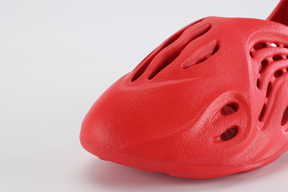Yeezy Foam Runner ‘Vermilion’ - image 3