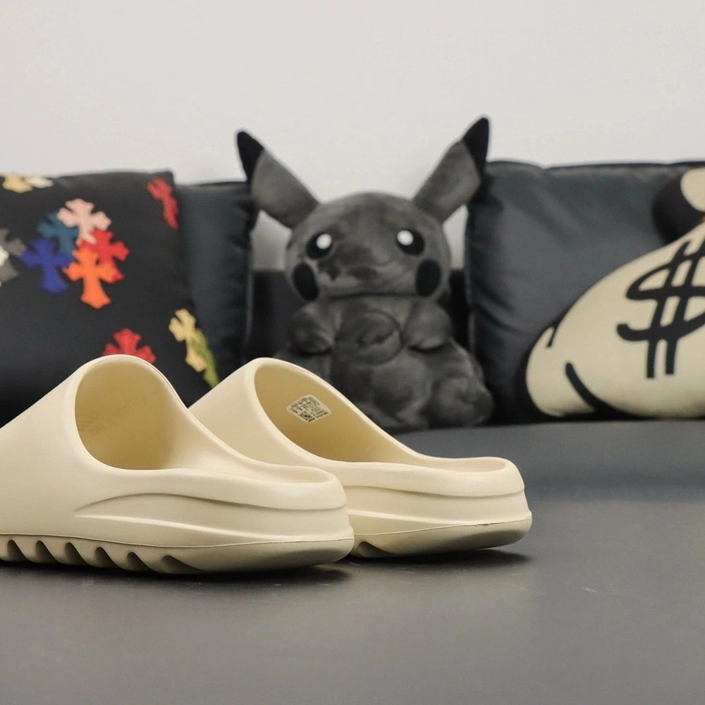 Yeezy Slides ‘Bone’ - image 8