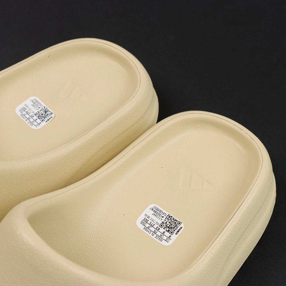 Yeezy Slides ‘Bone’ 2022 - image 2