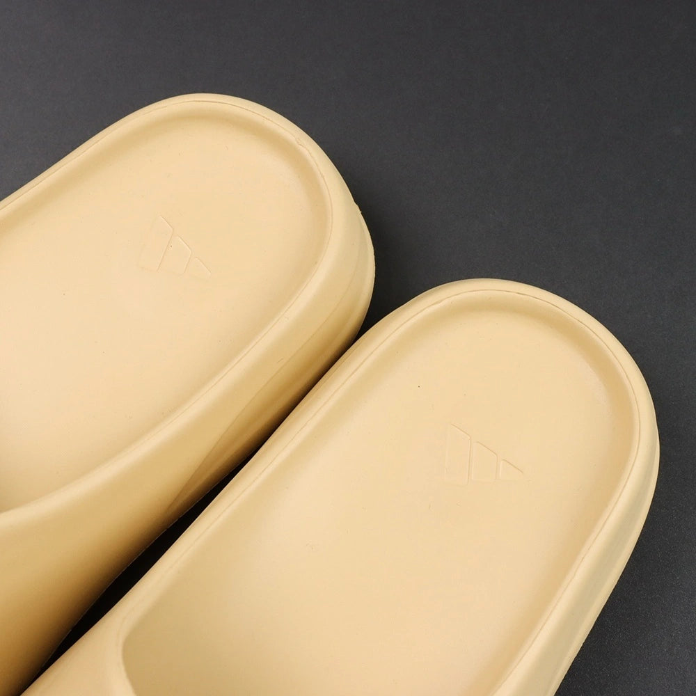 Yeezy Slides ‘Desert Sand’ - image 4