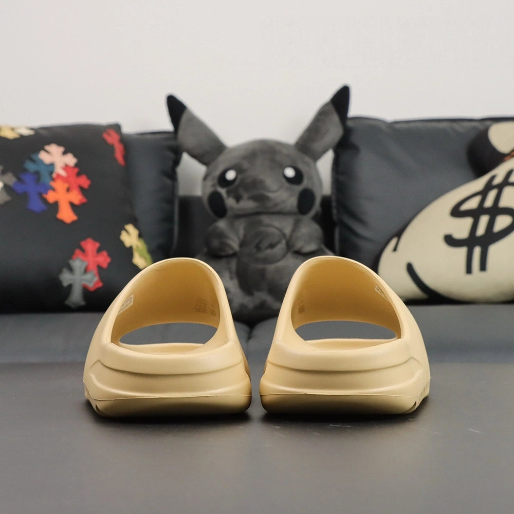 Yeezy Slides ‘Desert Sand’ - image 7