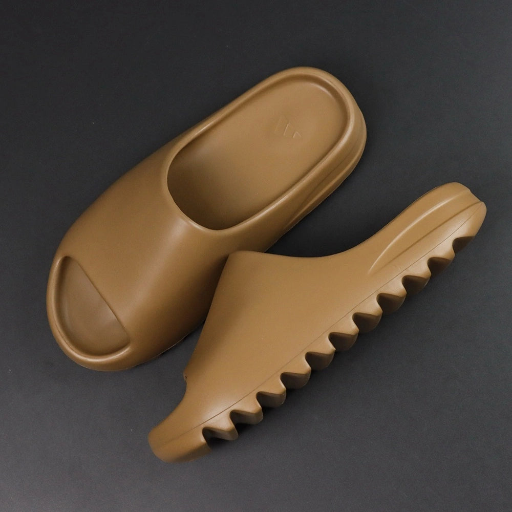 Yeezy Slides ‘Earth Brown’ - image 4
