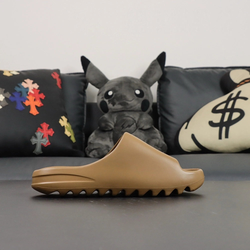 Yeezy Slides ‘Earth Brown’ - image 6