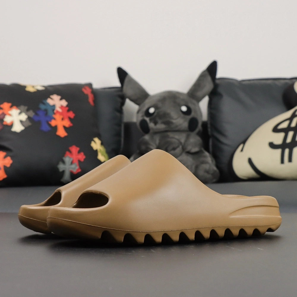 Yeezy Slides ‘Earth Brown’ - image 10