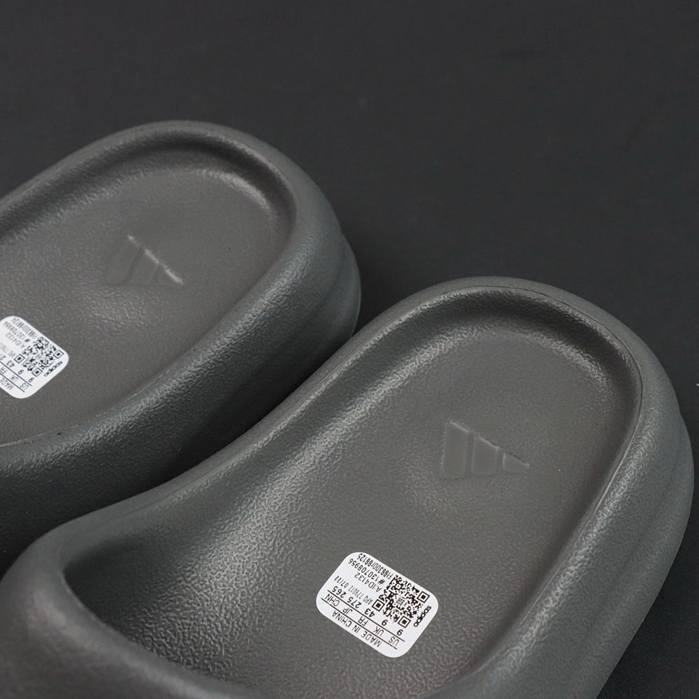 Yeezy Slides ‘Granite’ - image 3