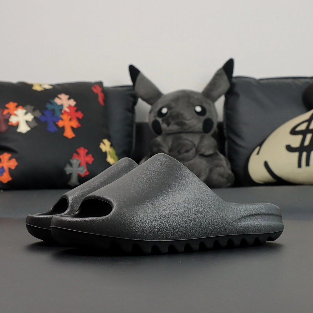Yeezy Slides ‘Onyx’ - image 4