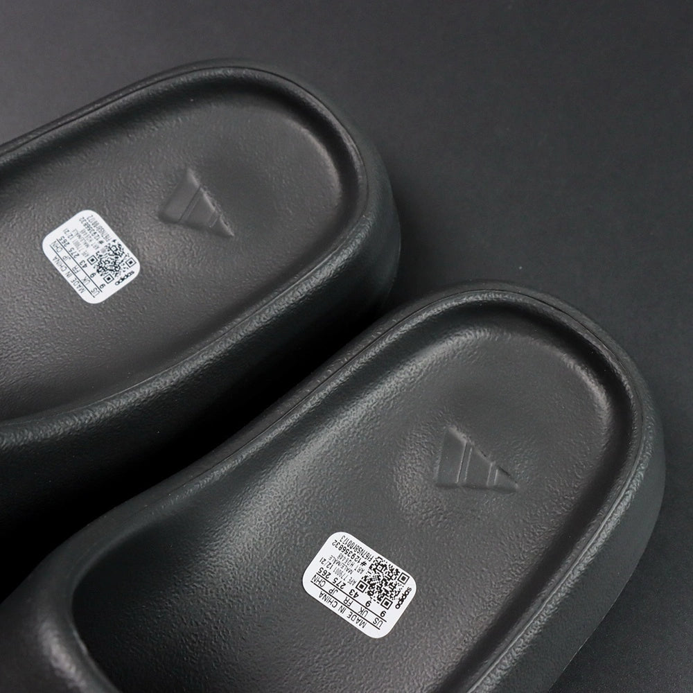 Yeezy Slides ‘Onyx’ - image 10