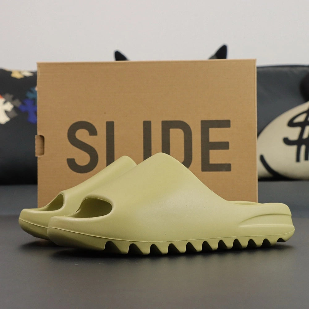 Yeezy Slides ‘Resin’ - image 4