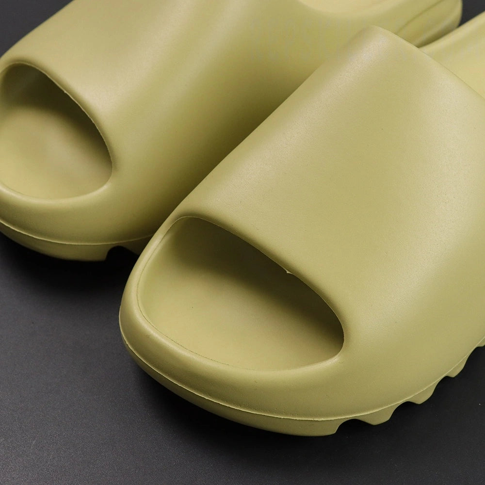 Yeezy Slides ‘Resin’ - image 5