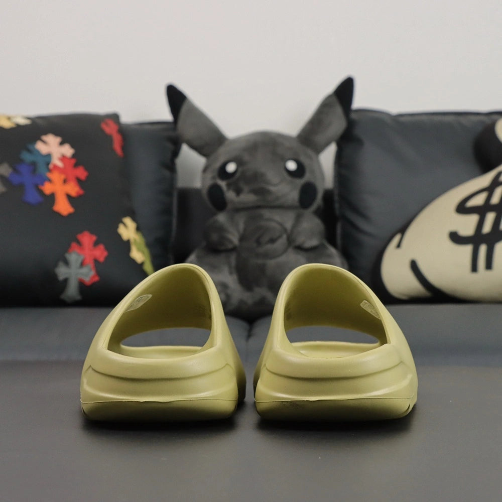 Yeezy Slides ‘Resin’ - image 6
