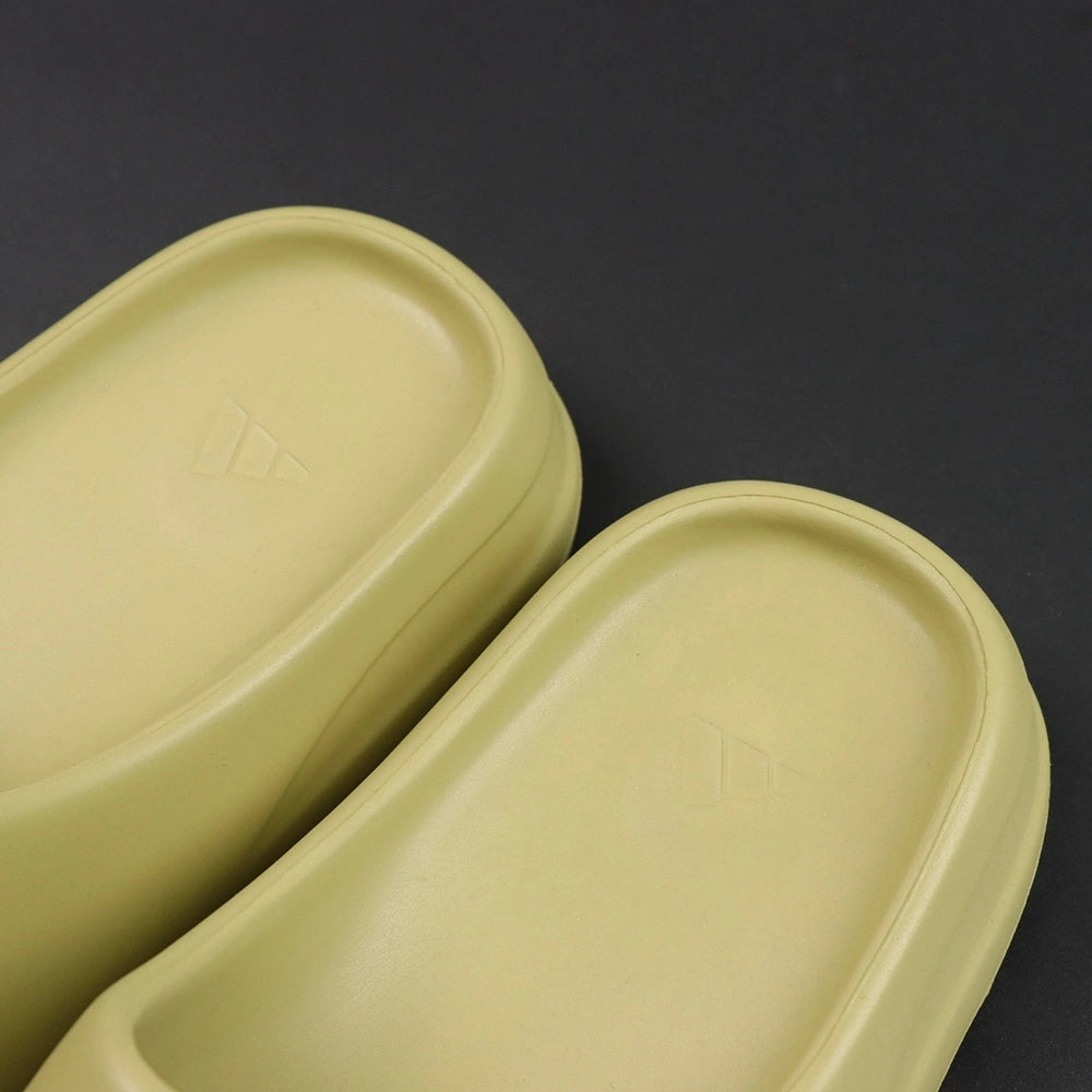 Yeezy Slides ‘Resin’ - image 7