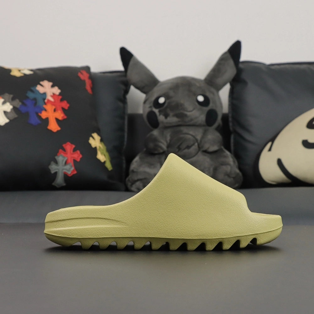 Yeezy Slides ‘Resin’ 2022 - image 4