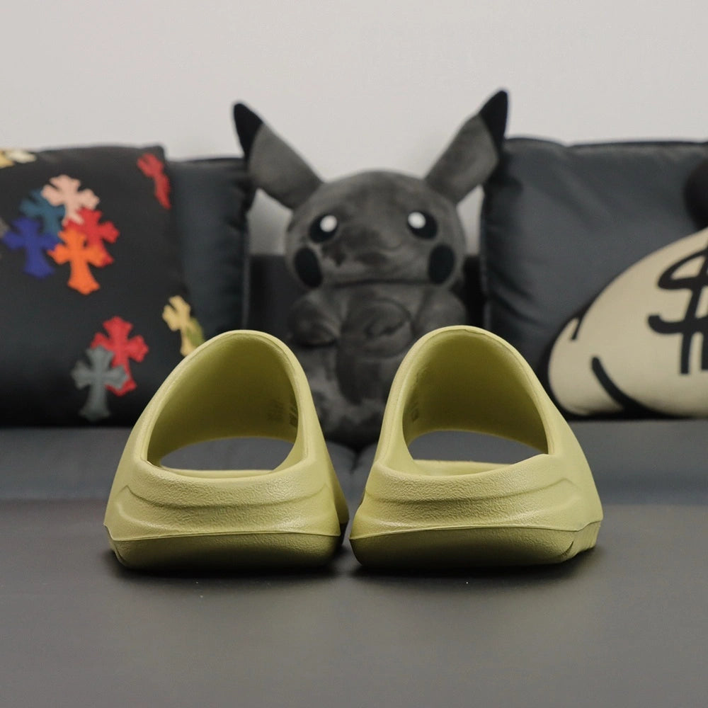 Yeezy Slides ‘Resin’ 2022 - image 5