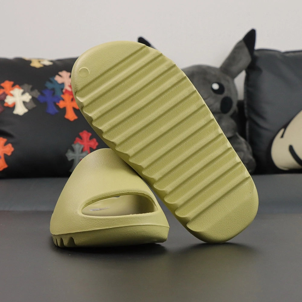 Yeezy Slides ‘Resin’ 2022 - image 10