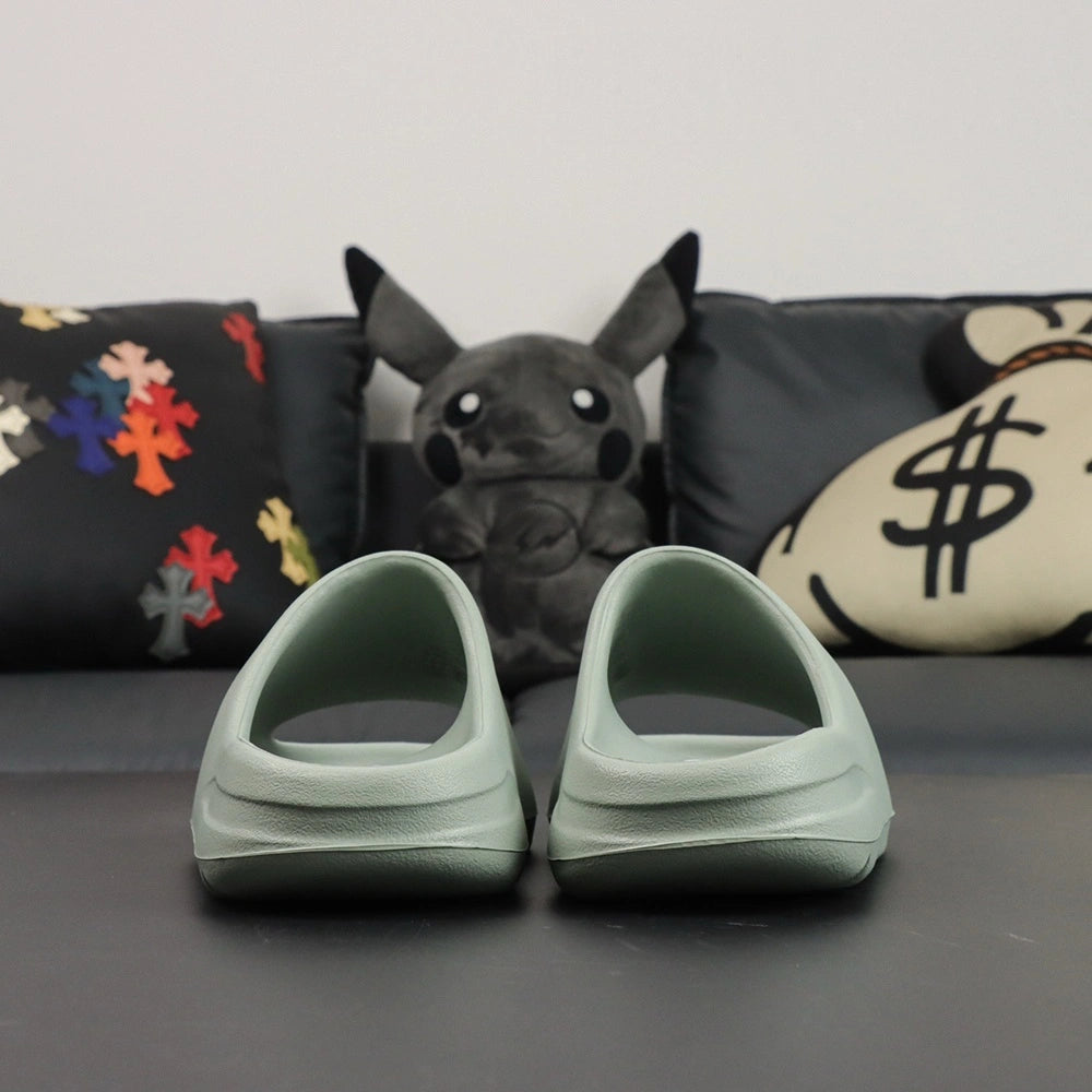 Yeezy Slides ‘Salt’ - image 2
