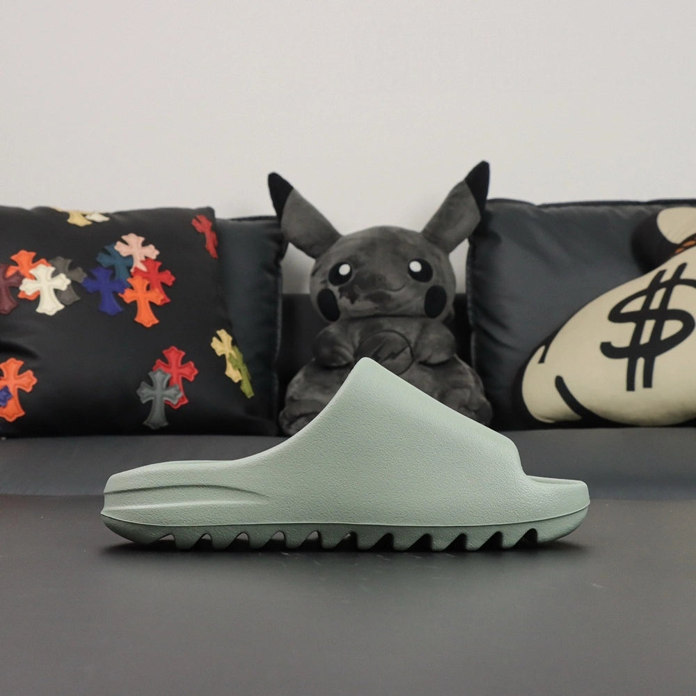 Yeezy Slides ‘Salt’ - image 3