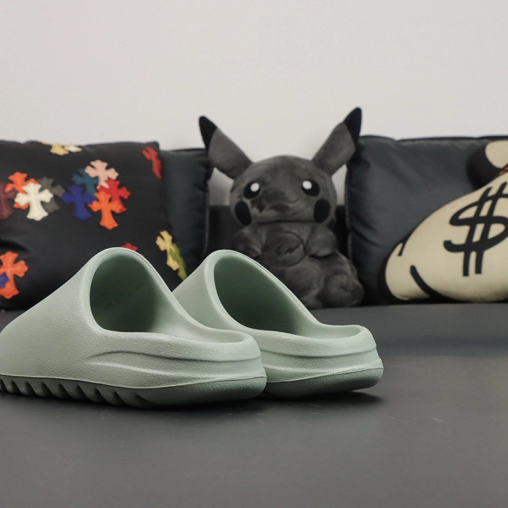 Yeezy Slides ‘Salt’ - image 9