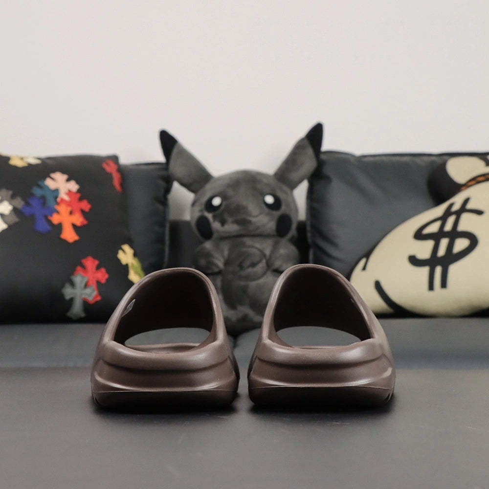 Yeezy Slides ‘Soot’ - image 2