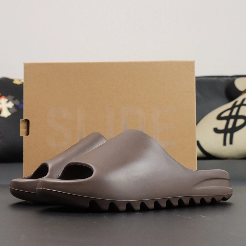 Yeezy Slides ‘Soot’ - image 4