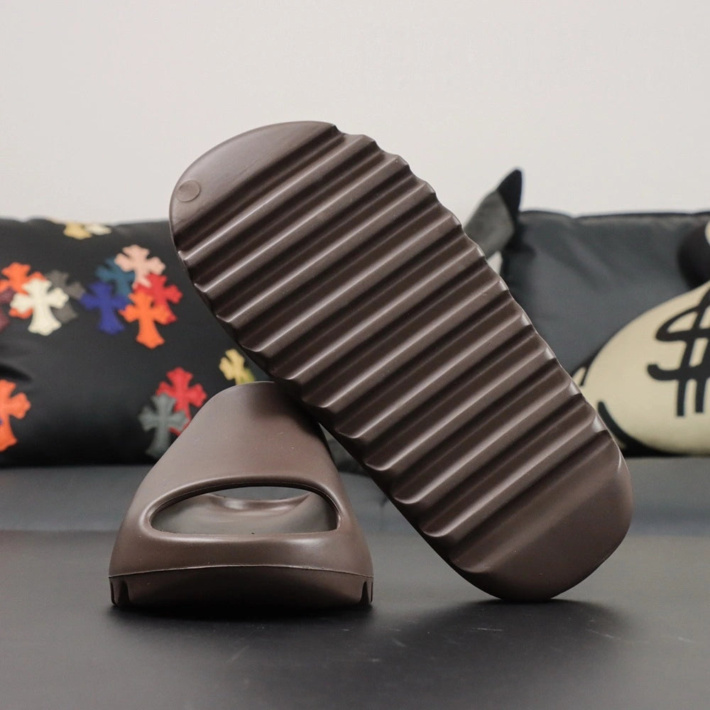 Yeezy Slides ‘Soot’ - image 7