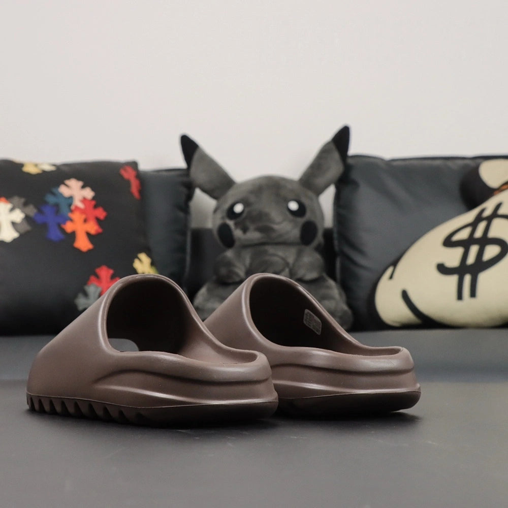 Yeezy Slides ‘Soot’ - image 8