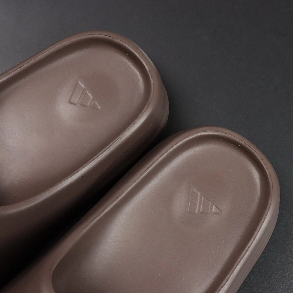 Yeezy Slides ‘Soot’ - image 9
